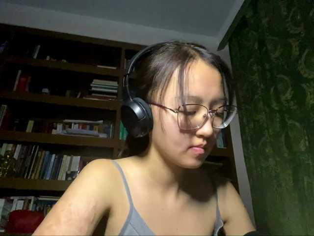 MellieTormey's BongaCams show and profile