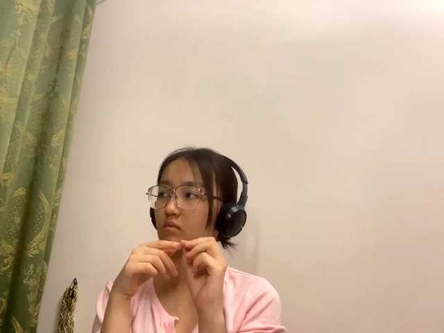 MellieTormey's BongaCams show and profile