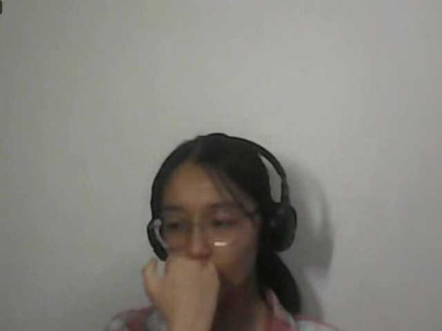 le modèle MellieTormey est en webcam porno dans un show sur le site bongacams, il possède les tags suivants: Asian,Brunette,Trimmed