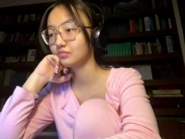 MellieTormey's BongaCams show and profile