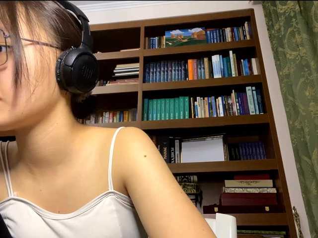 MellieTormey's BongaCams show and profile