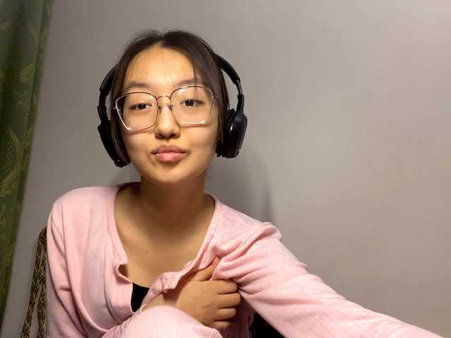 MellieTormey's BongaCams show and profile