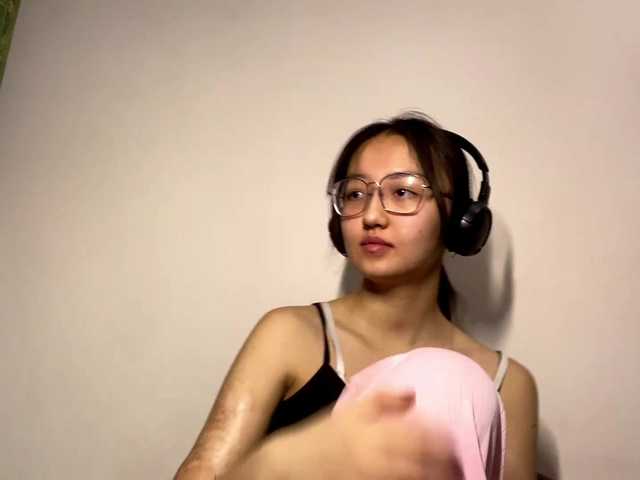 MellieTormey's BongaCams show and profile