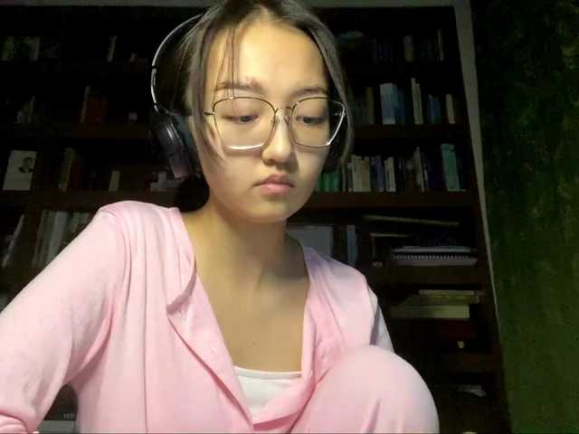 MellieTormey's BongaCams show and profile