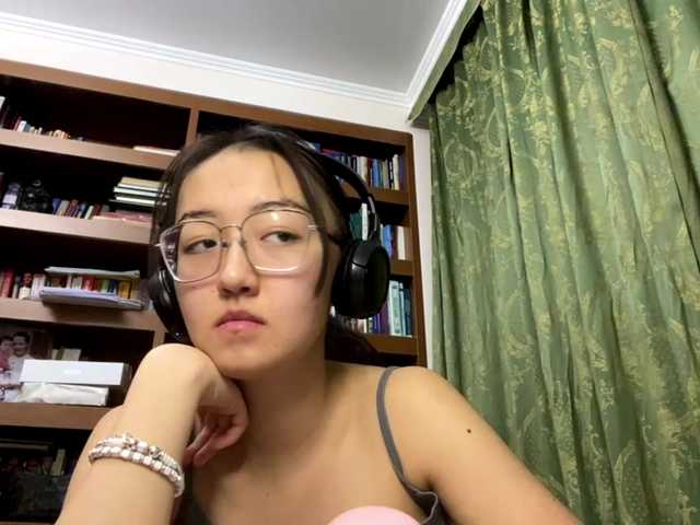 MellieTormey's BongaCams show and profile