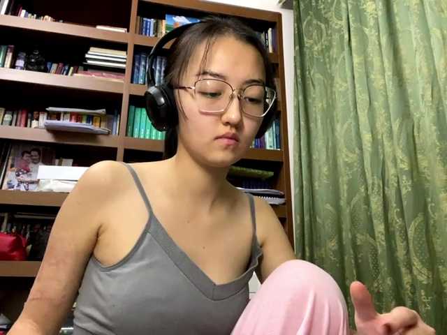 MellieTormey's BongaCams show and profile