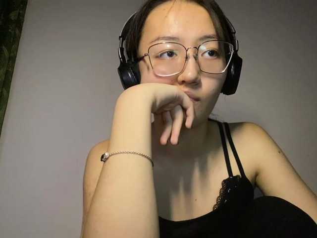 MellieTormey's BongaCams show and profile