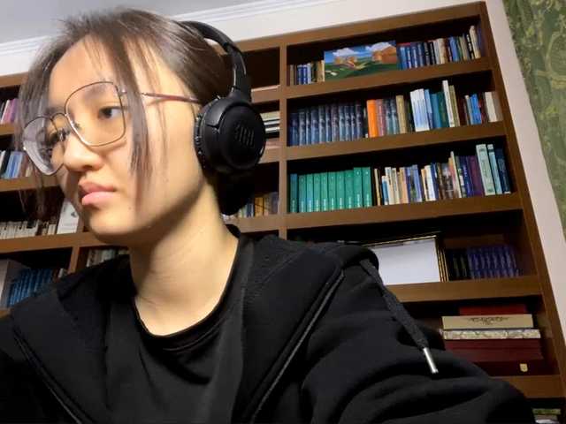 MellieTormey's BongaCams show and profile