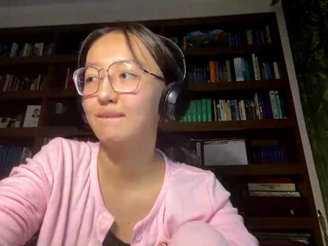 MellieTormey's BongaCams show and profile