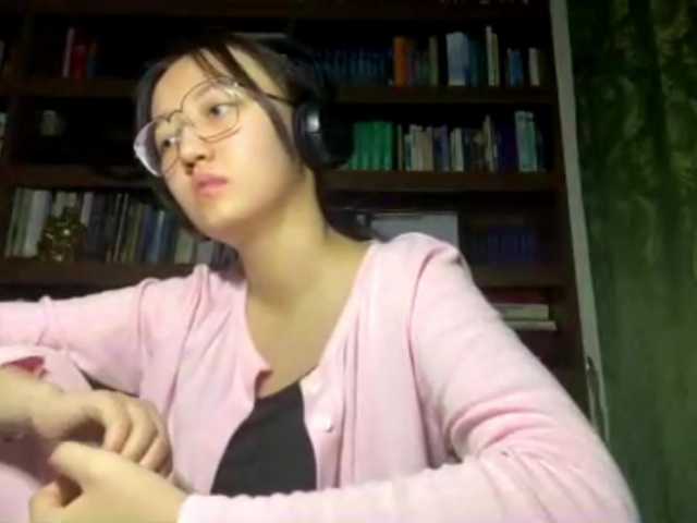 MellieTormey's BongaCams show and profile