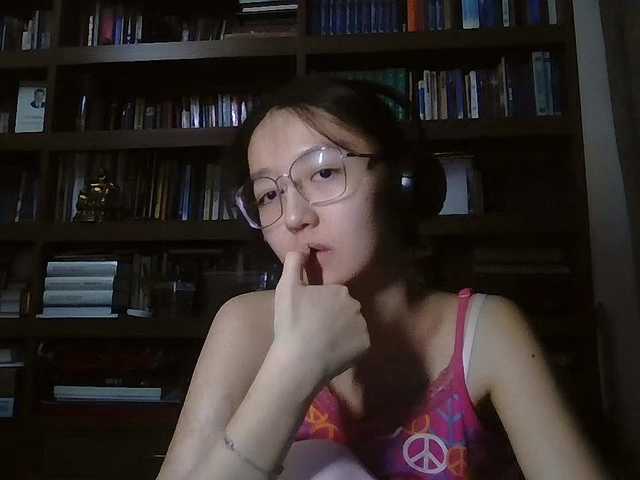 MellieTormey's BongaCams show and profile