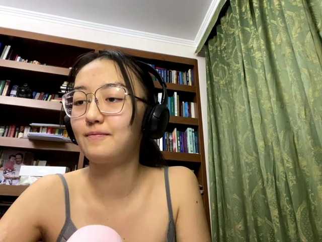 MellieTormey's BongaCams show and profile