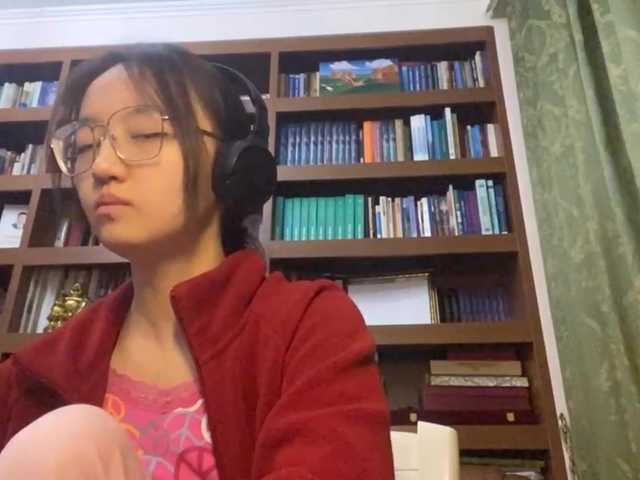 MellieTormey's BongaCams show and profile