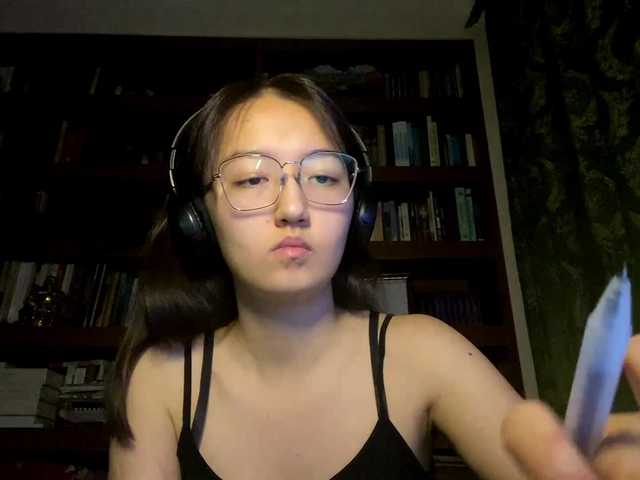 MellieTormey's BongaCams show and profile