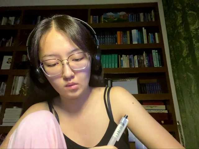 MellieTormey's BongaCams show and profile