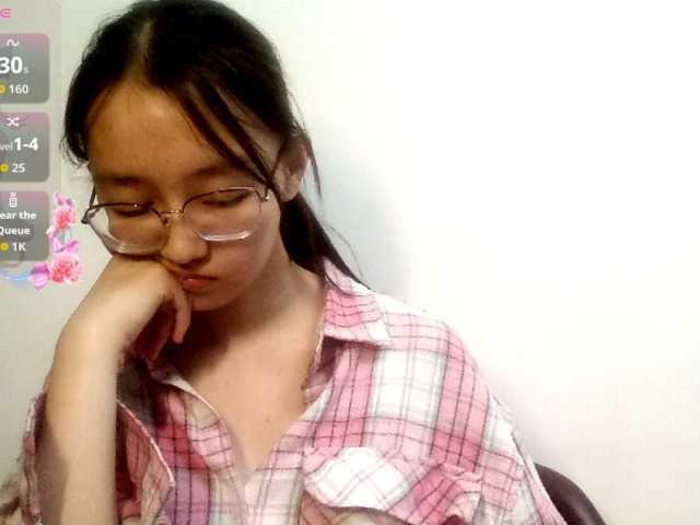 le modèle MellieTormey est en webcam porno dans un show sur le site bongacams, il possède les tags suivants: Asian,Brunette,Trimmed