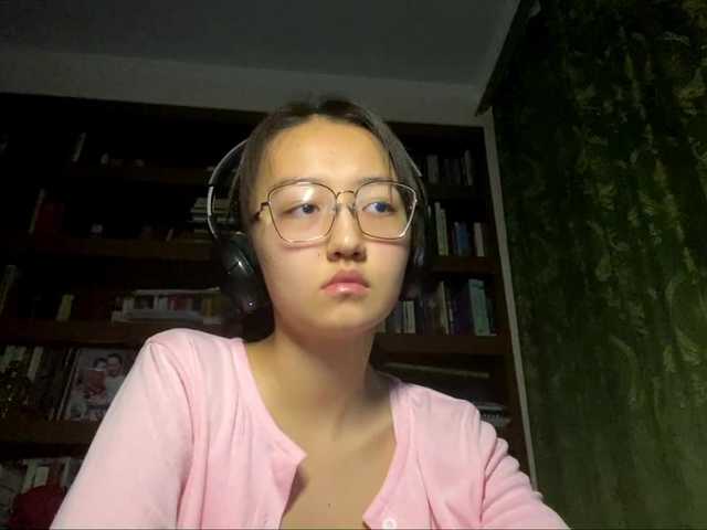 MellieTormey's BongaCams show and profile