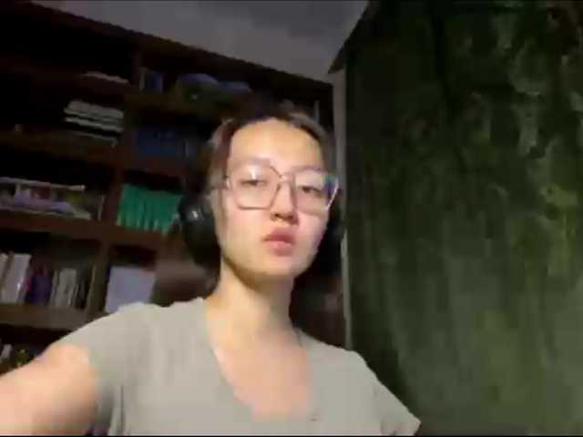 MellieTormey's BongaCams show and profile