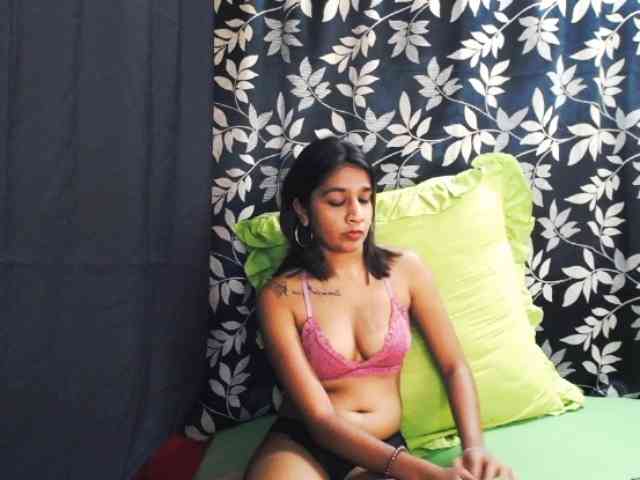 Cherryblossum143 webcam