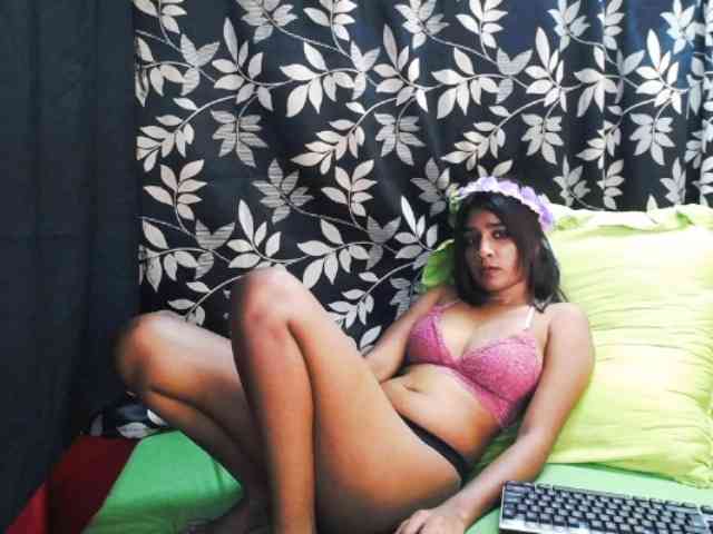 Cherryblossum143 webcam