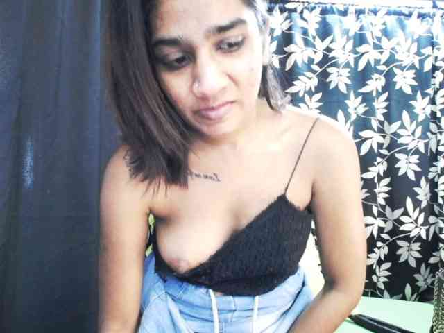 Cherryblossum143 webcam