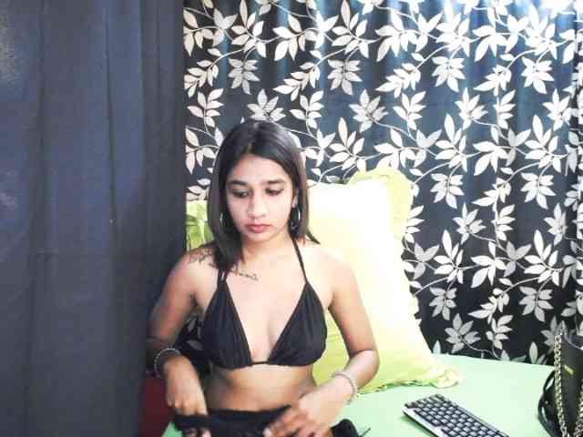 Cherryblossum143 webcam