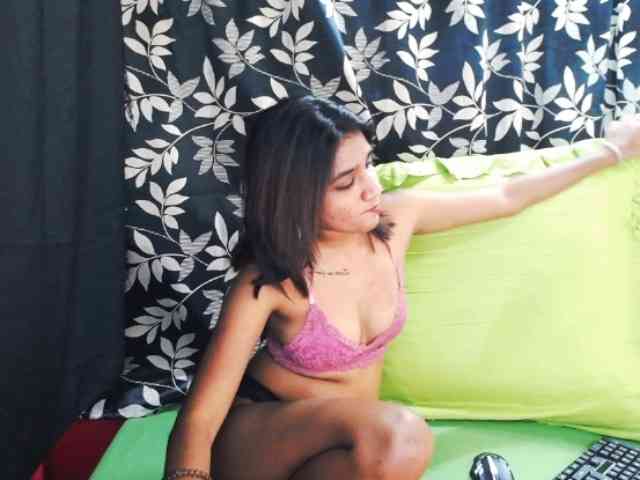 Cherryblossum143 webcam