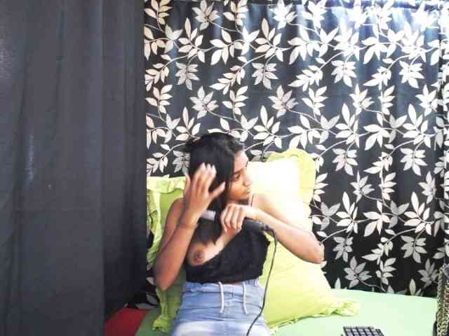 Cherryblossum143 webcam