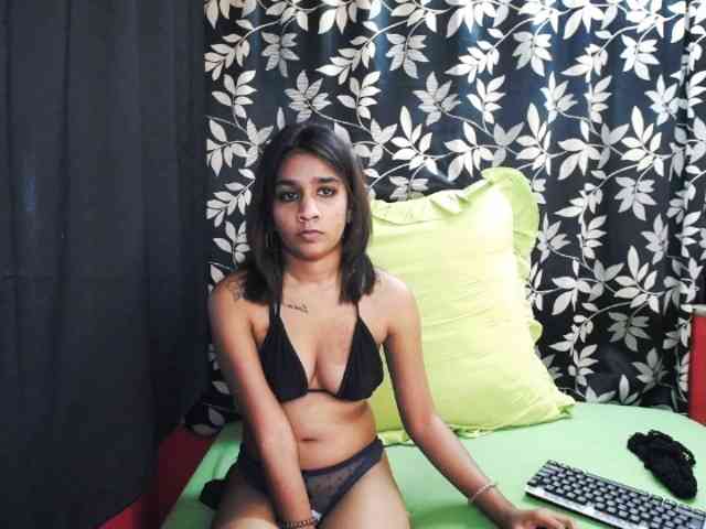 Cherryblossum143 webcam