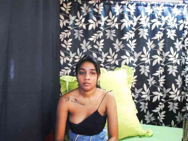 Cherryblossum143 webcam