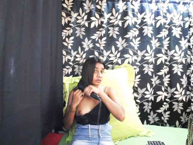 Cherryblossum143 webcam