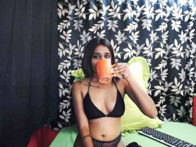 Cherryblossum143 webcam