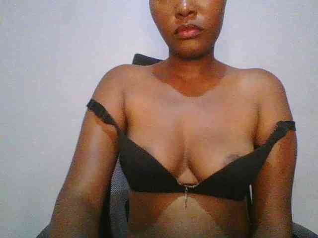 Pretty-thalia1 Live Webcam on BongaCams