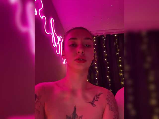 Ewwawow's BongaCams show and profile