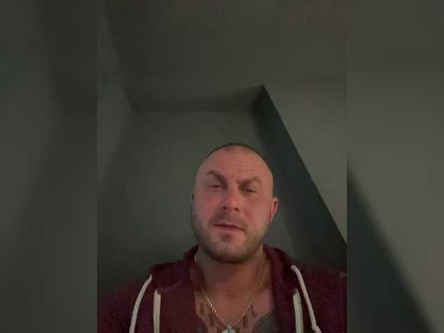 Sexypara1404's BongaCams show and profile