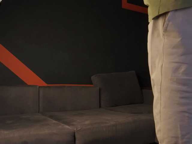 Ajuicycouple live room