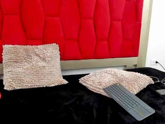 ScarletClaire webcam