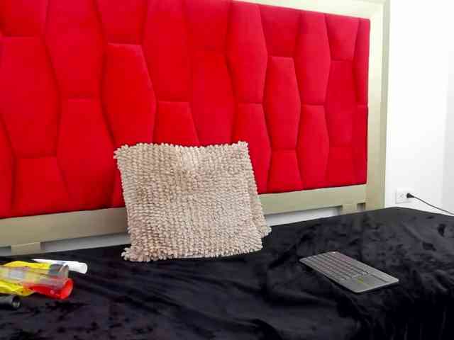 ScarletClaire webcam