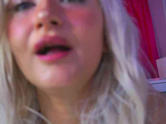 SunnyGloww Live Webcam on BongaCams