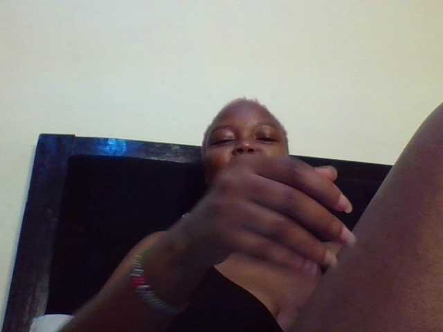 Empressvee25's BongaCams show and profile