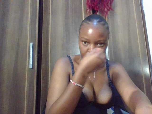 Empressvee25's BongaCams show and profile