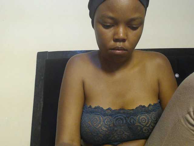 Empressvee25's BongaCams show and profile