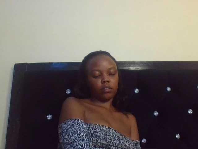 Empressvee25's BongaCams show and profile