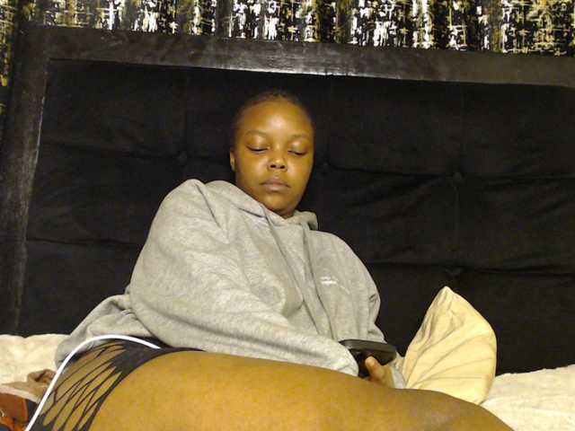 Empressvee25's BongaCams show and profile