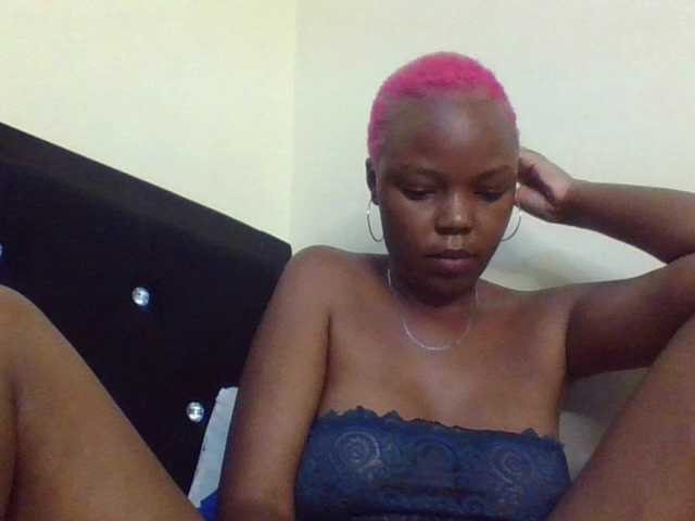 Empressvee25's BongaCams show and profile