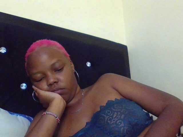 Empressvee25's BongaCams show and profile