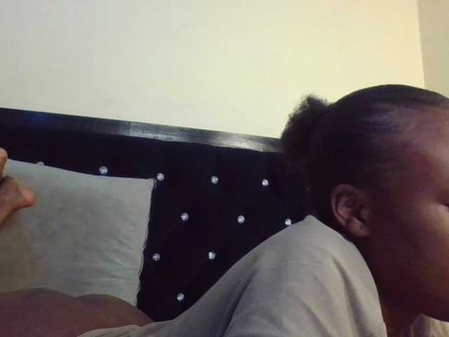 Empressvee25's BongaCams show and profile