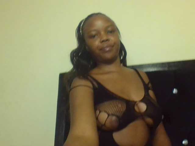 Empressvee25's BongaCams show and profile