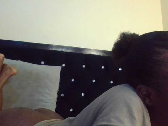 Empressvee25's BongaCams show and profile