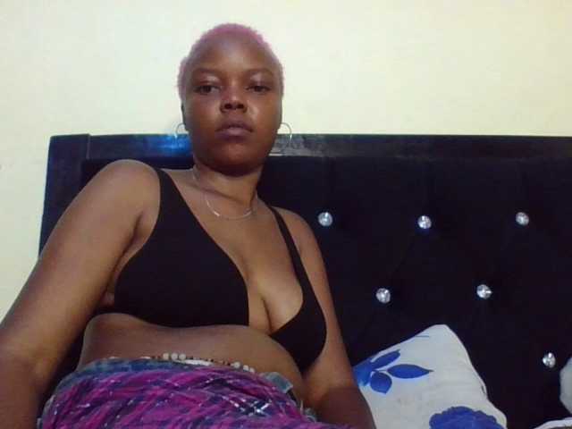 Empressvee25's BongaCams show and profile